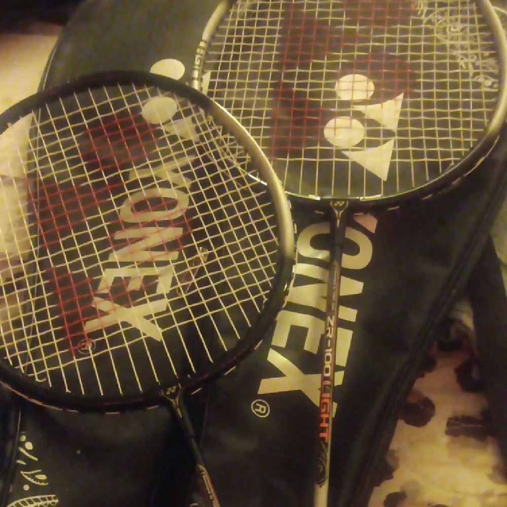 Yonex Badminton Racket with Case - Picture 2 of 6